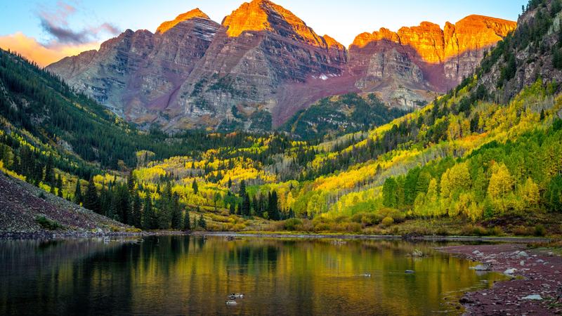 Alpenglow on the Bells as a 4K desktop wallpaper