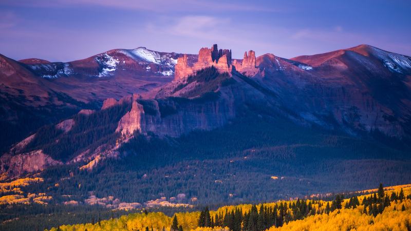Alpenglow on the Castles as a 4K desktop wallpaper